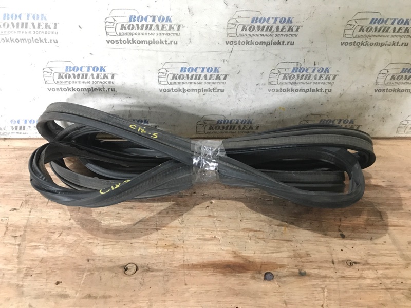 Уплотнительная резинка двери багажника Nissan Serena 2008 CC25 MR20DE