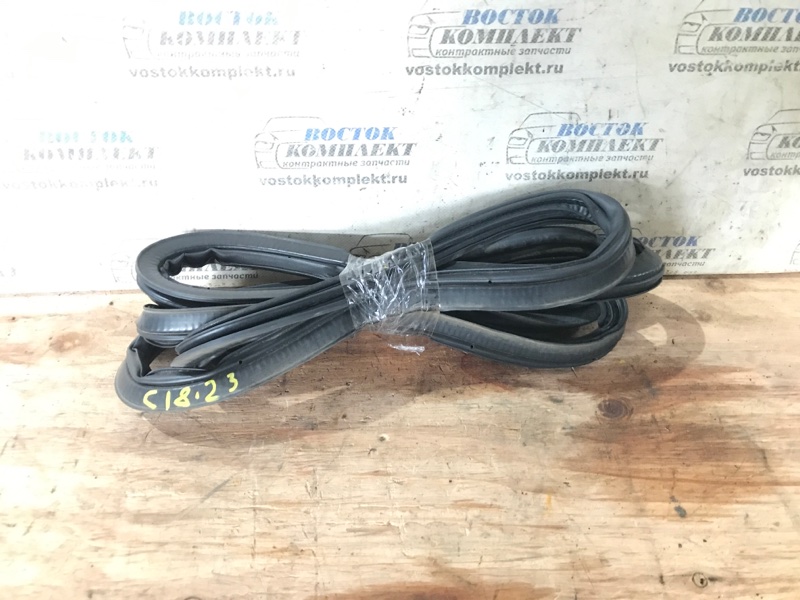 Уплотнительная резинка двери багажника Nissan Note E11 HR15DE