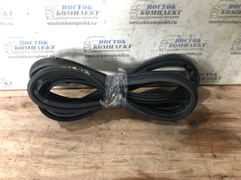 Уплотнительная резинка двери багажника Honda Stream 2007 RN6 R18A