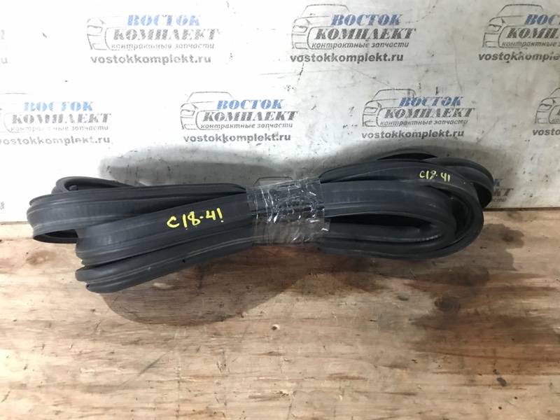 Уплотнительная резинка двери багажника Mazda Demio 2005 DY3W ZJ-VE