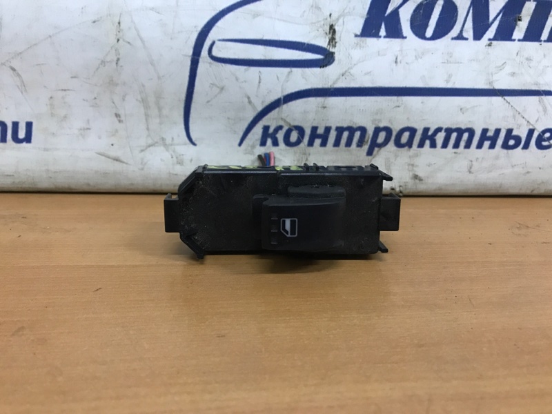 Кнопка стеклоподъемника Daihatsu Boon M310S 1KR-FE перед лев