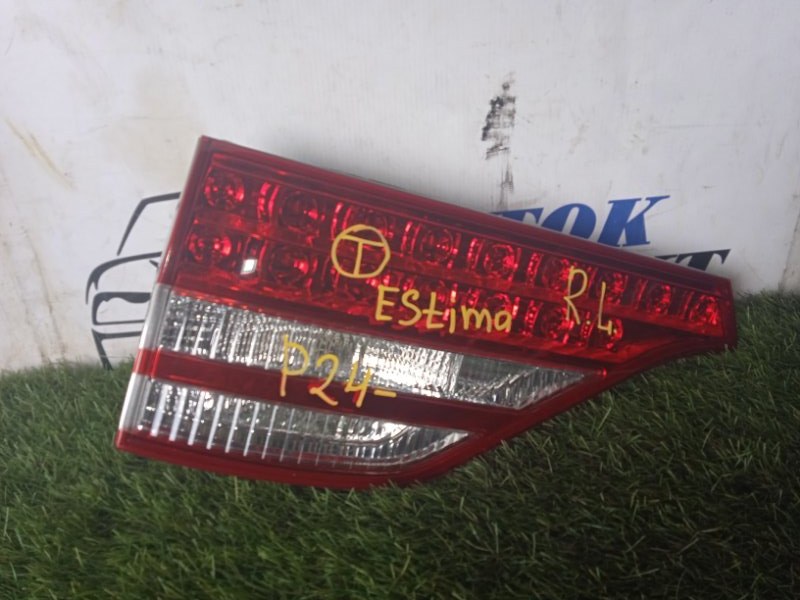 Фонарь вставка багажника Toyota Estima ACR50W 2AZ-FE лев