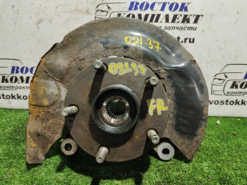 Ступица Toyota Noah AZR65 1AZ-FSE перед прав