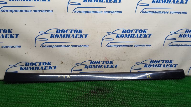 Накладка двери Volvo V70 2006 SW65 B5244S перед лев
