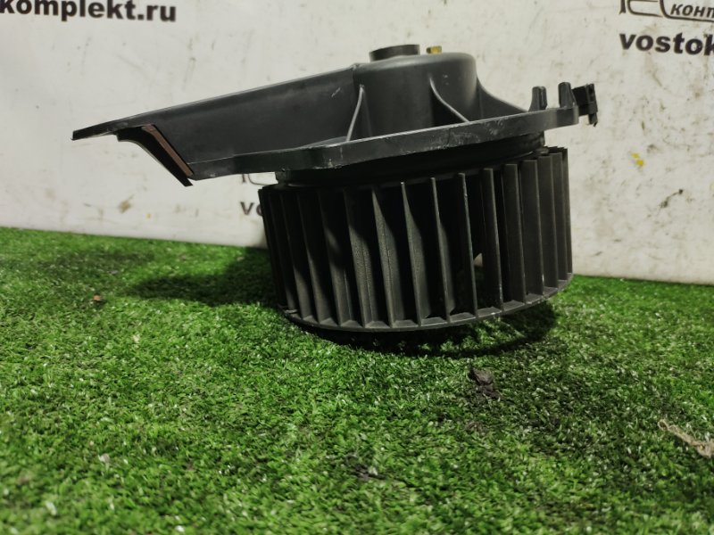 Вентилятор печки Mercedes-Benz E230 1984 W123 102.980