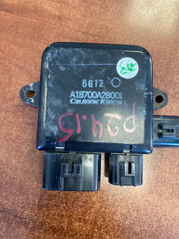 Блок управления вентилятором охлаждения Nissan Juke 2010 F15 MR16DDT