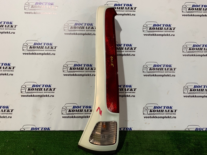 Фонарь стоп-сигнала Nissan Serena CC25 MR20DE лев