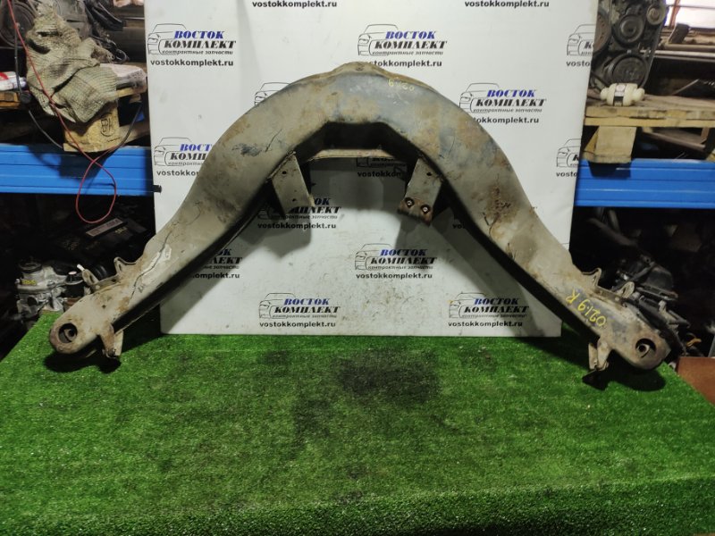 Балка подвески Mercedes-Benz E230 1984 W123 102.980 зад