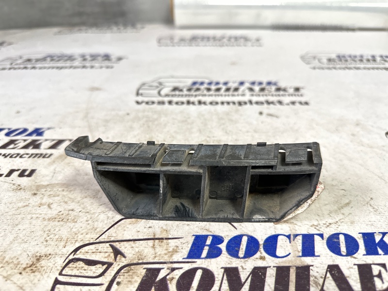 Клипса бампера Honda Fit 2002 GD1 L13A перед прав