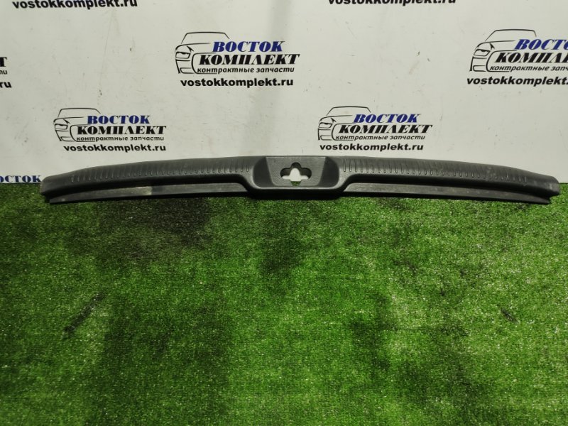 Накладка багажника Toyota Noah AZR65 1AZ-FSE