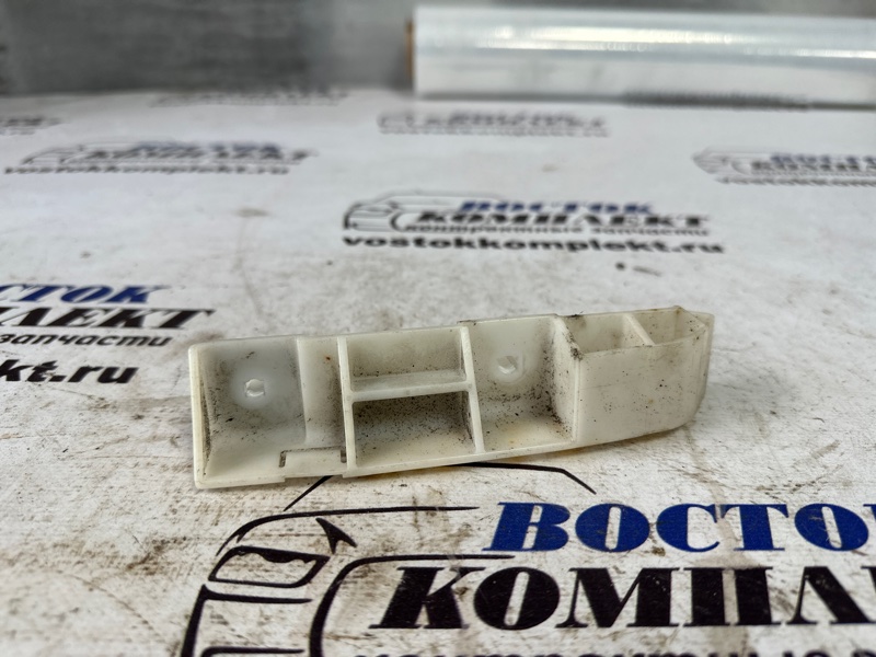 Клипса бампера Nissan March 2009 AK12 CR12DE зад прав