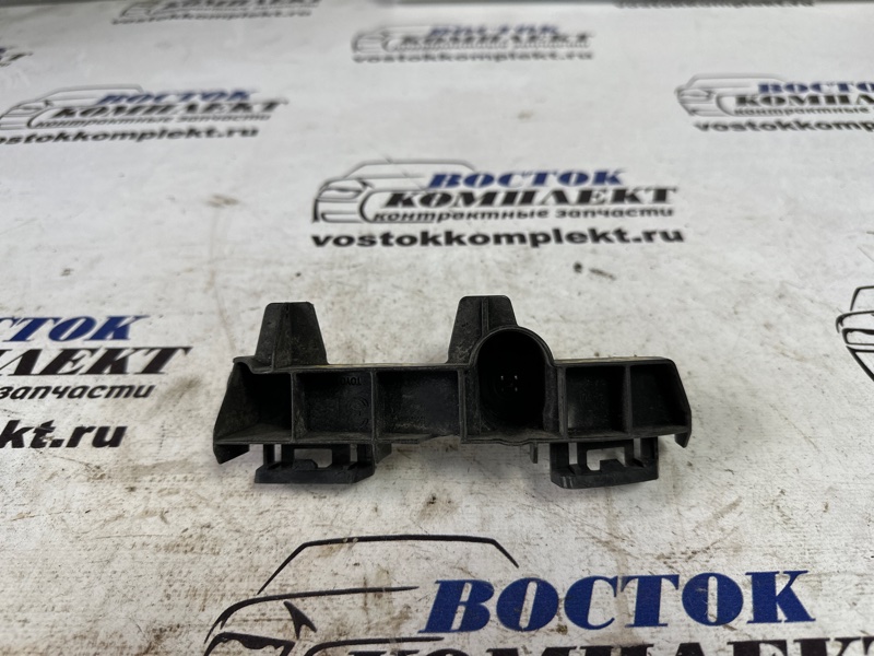 Клипса бампера Toyota Porte 2013 NCP145 1NZ-FE зад лев