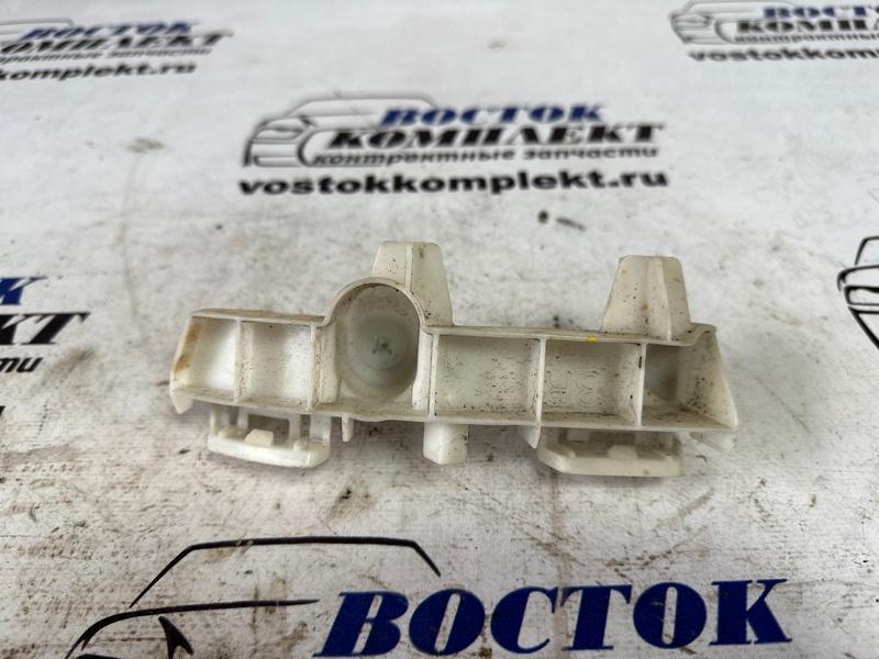 Клипса бампера Toyota Porte 2013 NCP145 1NZ-FE зад прав