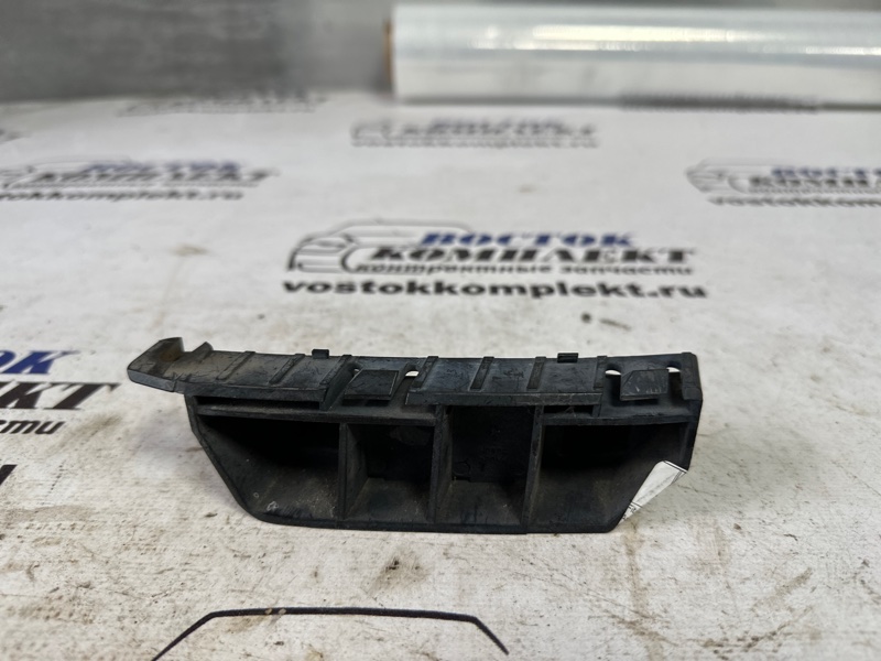 Клипса бампера Honda Fit 2002 GD1 L13A перед прав