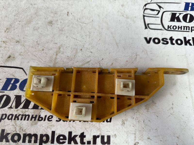 Клипса бампера Honda Odyssey 2002 RA9 J30A перед прав