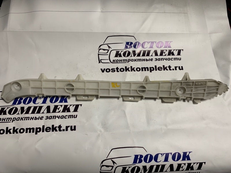 Клипса бампера Toyota Noah 2008 ZRR70 3ZR-FAE зад лев