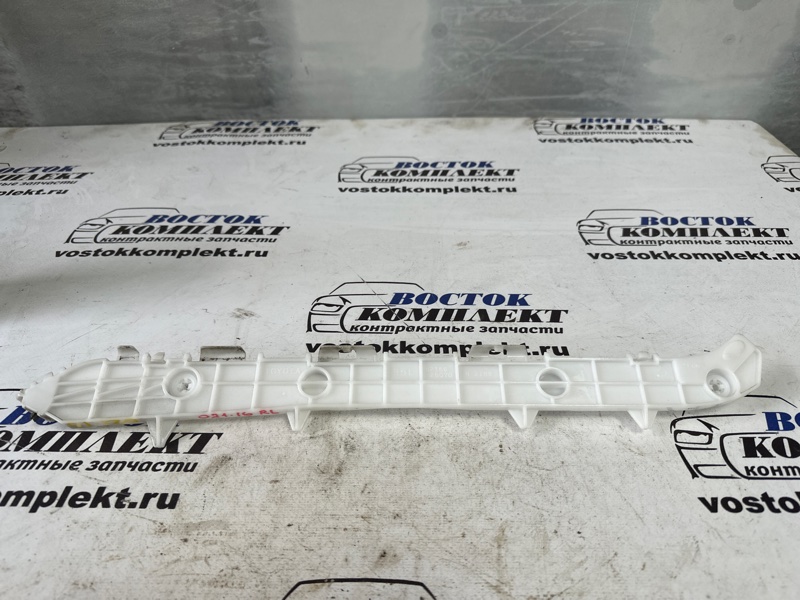 Клипса бампера Toyota Noah ZRR70 3ZR-FAE зад лев