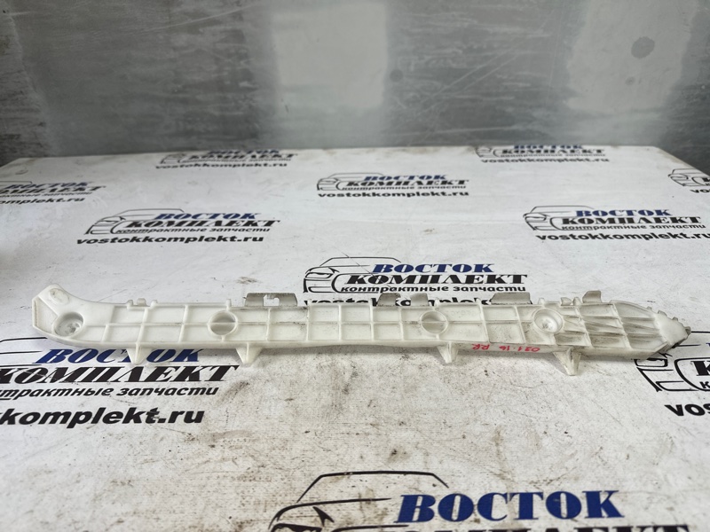 Клипса бампера Toyota Noah ZRR70 3ZR-FAE зад прав