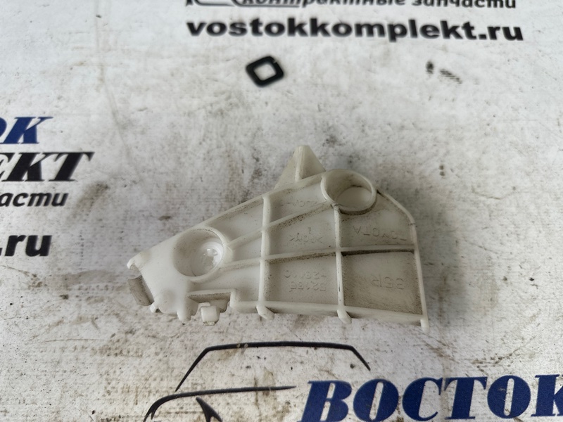 Клипса бампера Toyota Noah ZRR70 3ZR-FAE зад прав