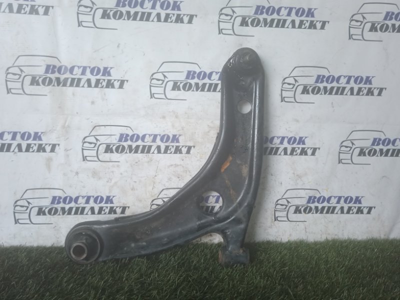 Рычаг подвески Toyota Vitz SCP90 2SZ-FE перед лев