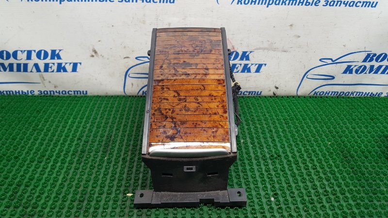 Подстаканник Volvo V70 2006 SW65 B5244S