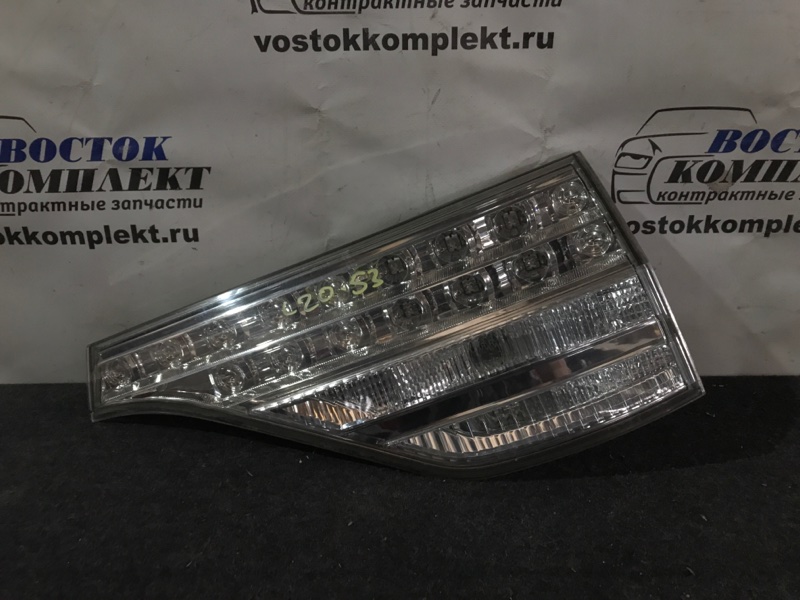 Вставка между стопов Toyota Estima 2009 ACR50W 2AZ-FE прав