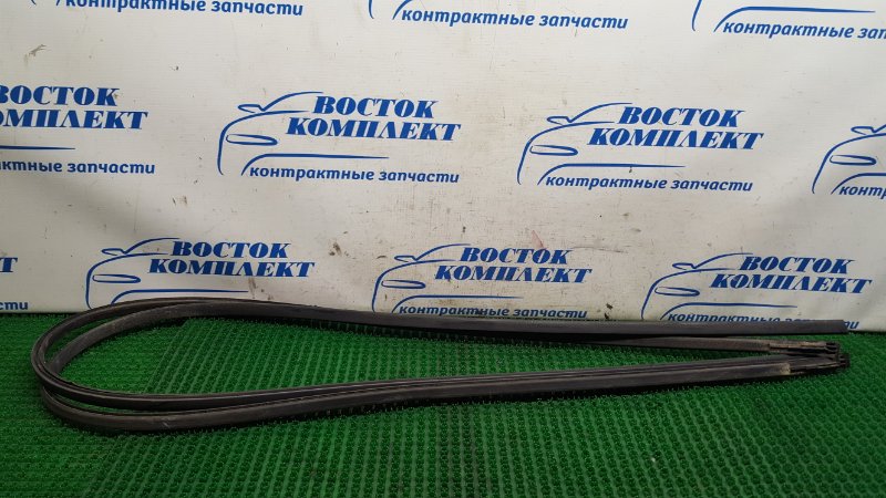 Молдинг крыши Toyota Ractis NCP100 1NZ-FE