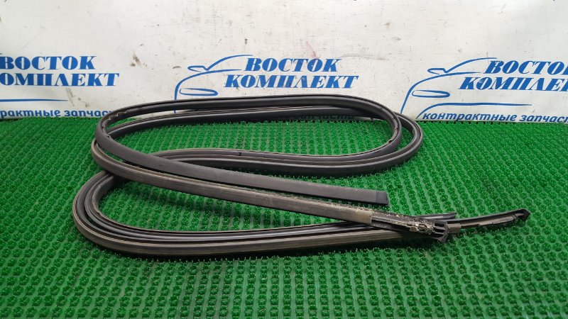 Молдинг крыши Toyota Ractis NCP100 1NZ-FE