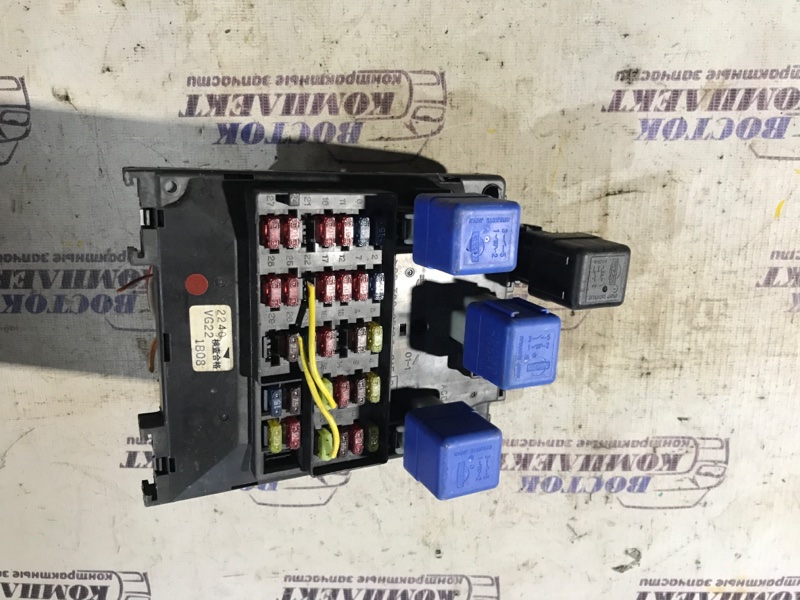 Блок предохранителей салонный Nissan Elgrand 2001 ATE50 ZD30DDTI