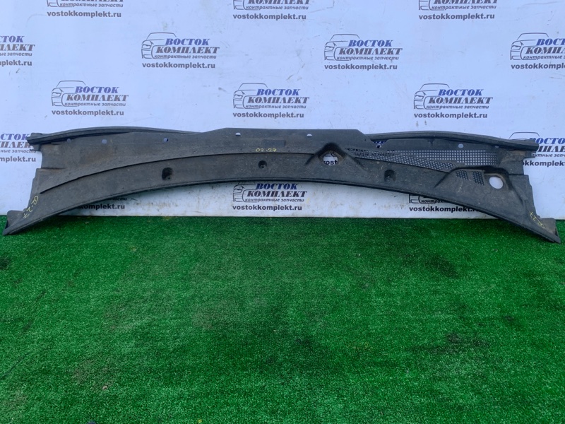 Решетка под лобовое стекло Nissan AD VHNY11 QG18DE