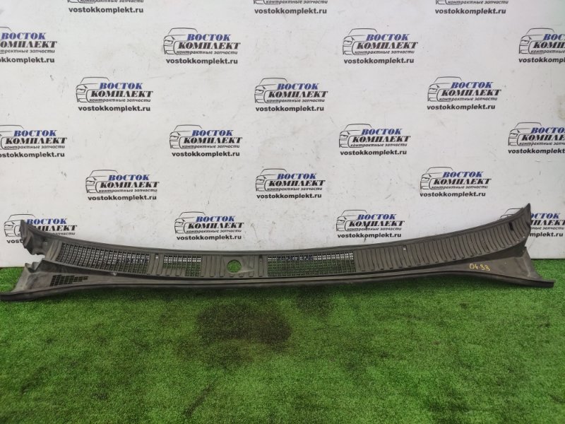 Решетка под лобовое стекло Toyota Grand Hiace VCH16W 5VZ-FE