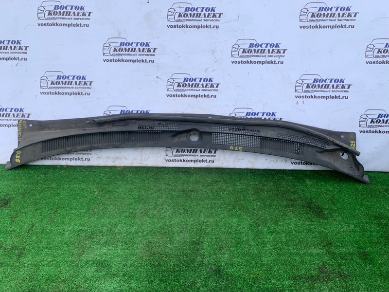 Решетка под лобовое стекло Nissan Bluebird QU14 QG18DE