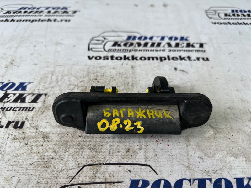 Ручка двери багажника Mazda Premacy CP8W FP-DE