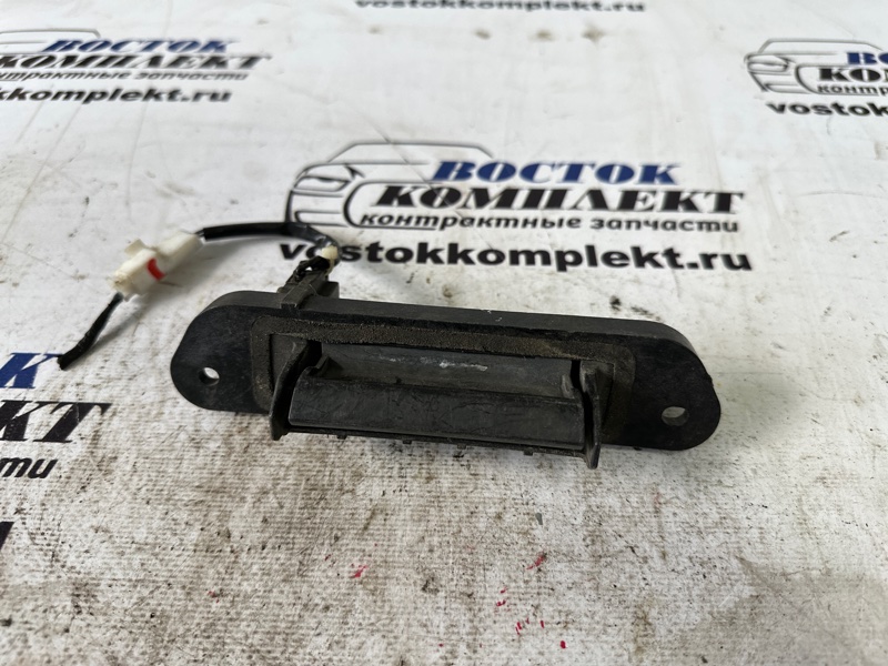 Ручка двери багажника Mitsubishi Colt Plus Z27W 4G15T