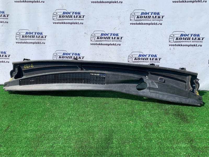 Решетка под лобовое стекло Toyota Vitz 2012 KSP130 1KR-FE