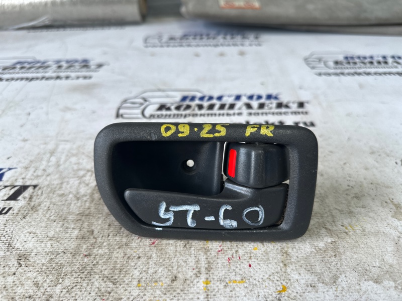 Ручка внутренняя Toyota Carina ST215 3S-FE перед прав