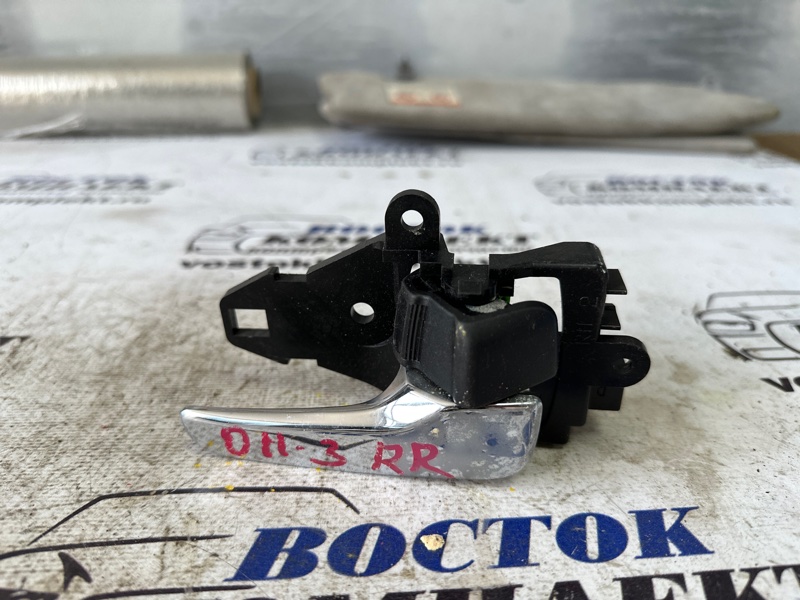 Ручка внутренняя Mitsubishi Grandis NA4W 4G69 зад прав