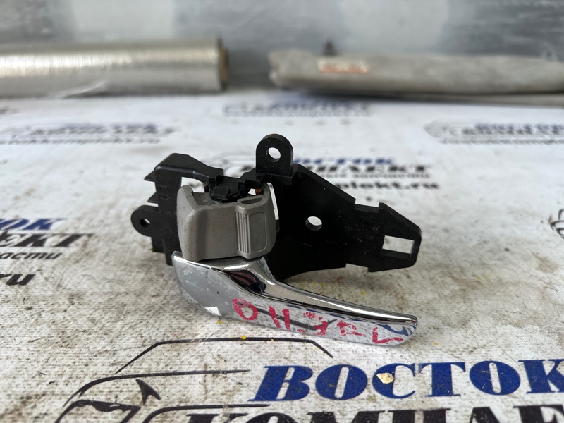 Ручка внутренняя Mitsubishi Grandis NA4W 4G69 перед лев