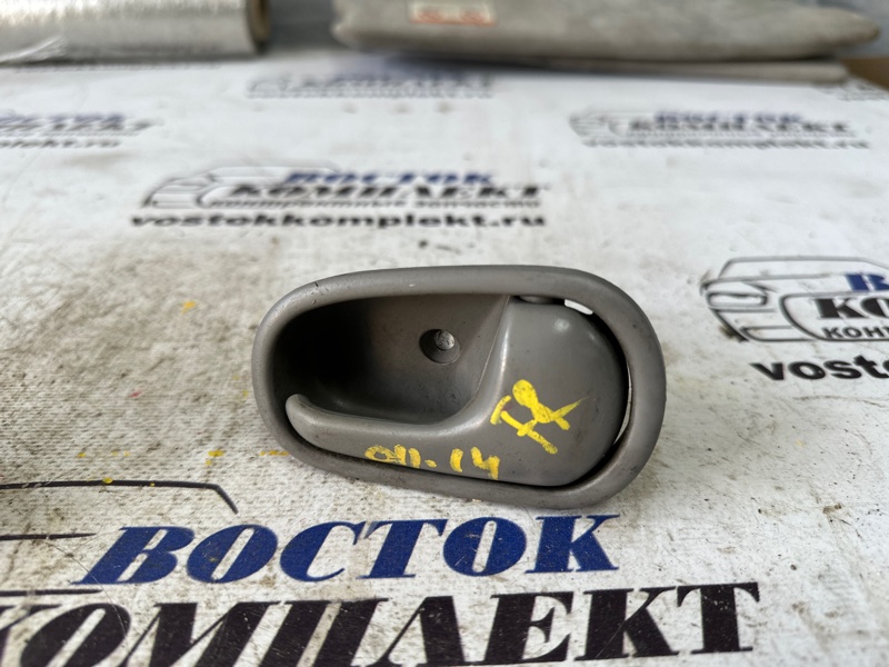 Ручка внутренняя Mazda Demio DW3W B3E перед прав