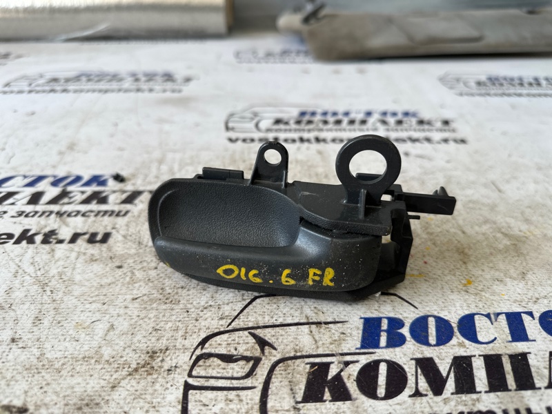 Ручка внутренняя Toyota Vitz SCP10 1SZ-FE перед прав