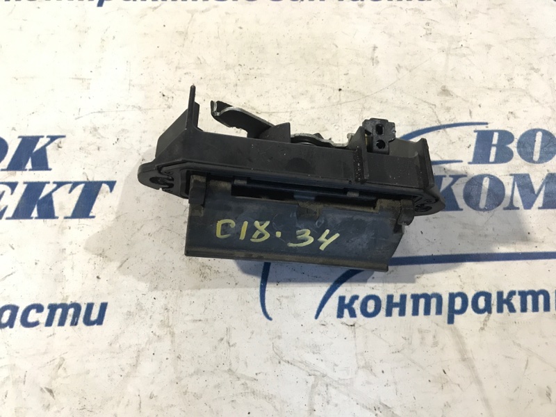 Ручка двери багажника Toyota Voxy AZR65G 1AZ-FSE