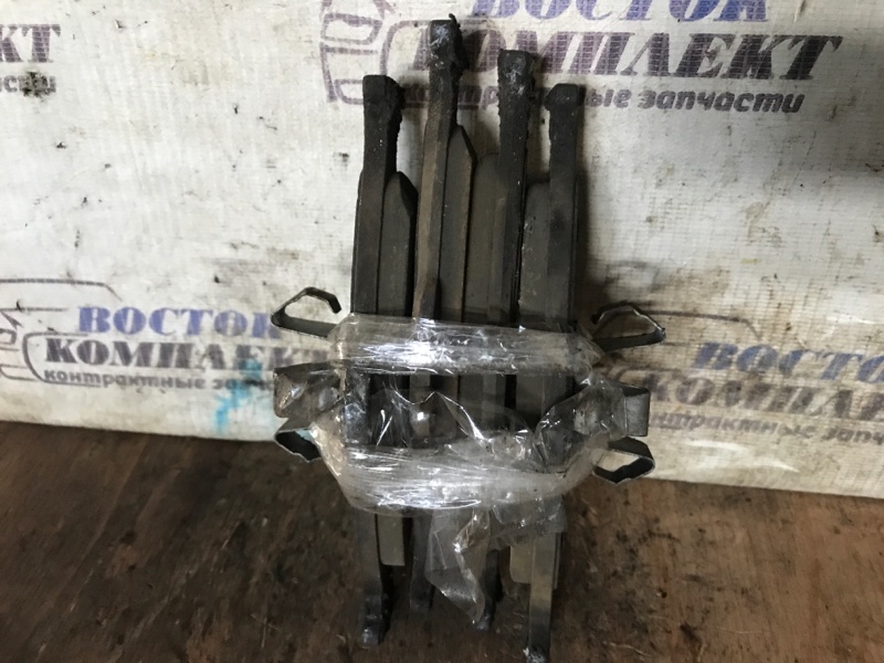 Колодки тормозные Mazda Verisa DC5W ZY-VE перед