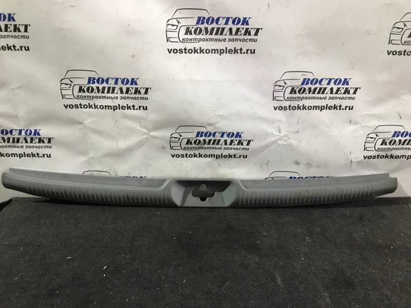 Накладка багажника Toyota Voxy 2006 AZR60G 1AZ-FSE