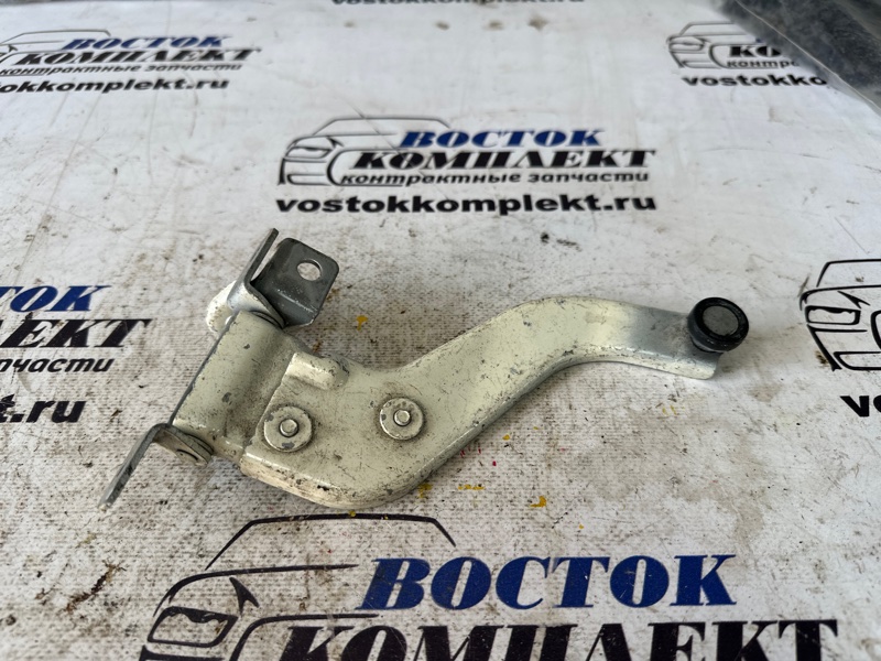 Ролик двери Toyota Raum NCZ20 1NZ-FE прав