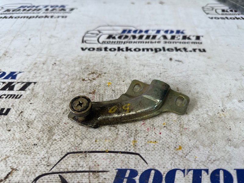 Ролик двери Nissan Vanette SK82MN F8