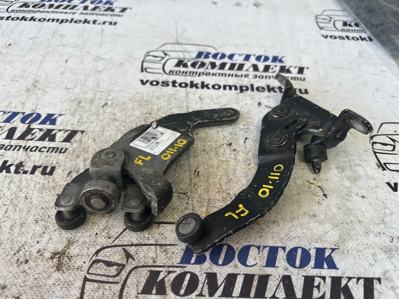 Ролик двери Toyota Porte NNP15 1NZ-FE перед лев