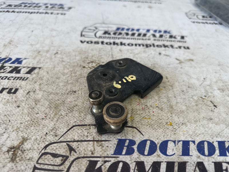 Ролик двери Nissan Serena C25 MR20DE прав