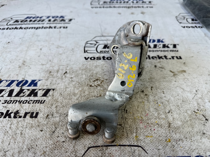 Ролик двери Toyota Estima ACR30W 2AZ-FE лев