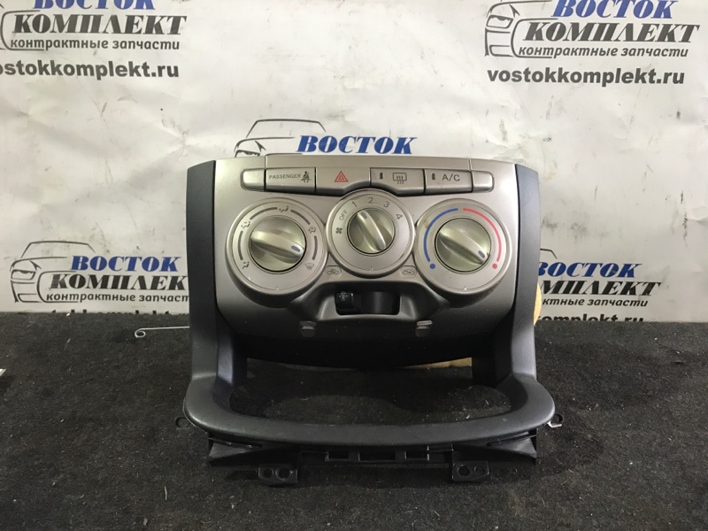 Блок управления климат-контролем Toyota Passo 2008 KGC10 1KR-FE