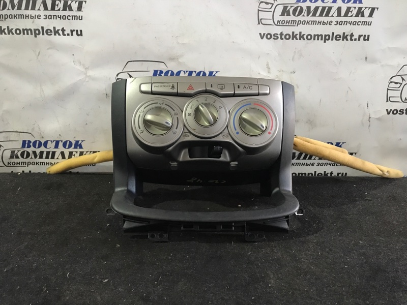 Блок управления климат-контролем Toyota Passo 2009 KGC10 1KR-FE